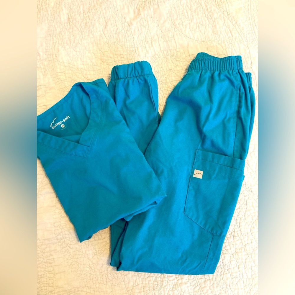 Women’s Uniform Advantage Scrub Set